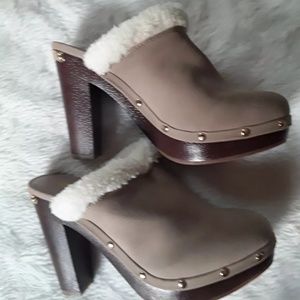 NIB Juicy Couture Fur Trim Clogs 8